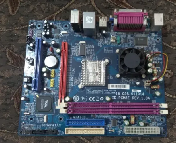 Placa mãe PCI Express ATA 133 para conserto com defeito usado.