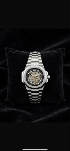 LONGLUX NAUTILUS SKELETON AUTOMÁTICO?