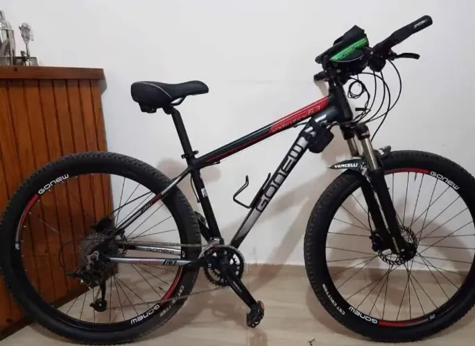 bicicleta aro 29 Gonew, freio hidraulico, suspensao c trava de guidao e k7 reduzida.