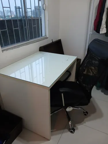 Vendo mesa e cadeira de escritório