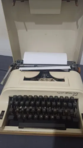 Máquina de escrever Remington 22 portátil vintage