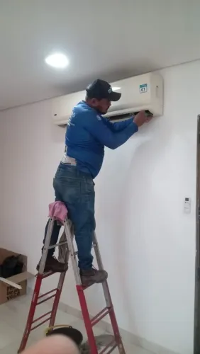 Vaga de emprego auxiliar de refrigeração