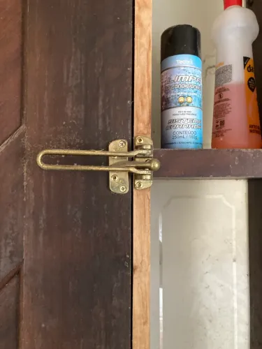 Porta de Imbuia maciça com batente duplo