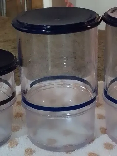 Jogo de copos Tupperware com tampas 