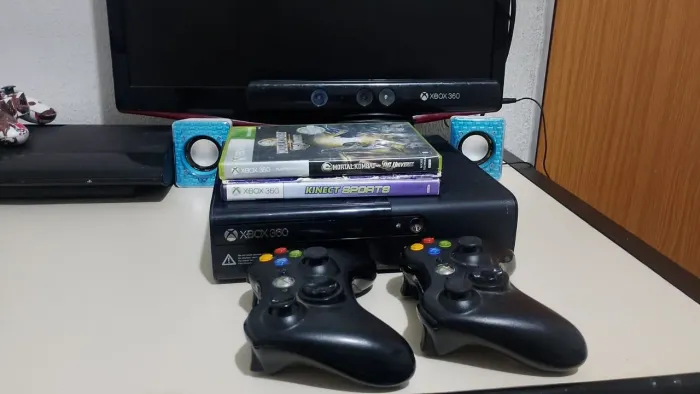 ? Xbox 360 + 2 Controles + Kinect + 3 Jogos - Completo e Funcionando!