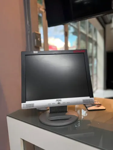 MONITOR AOC 15 POL PRETO SEMINOVO IMPECÁVEL