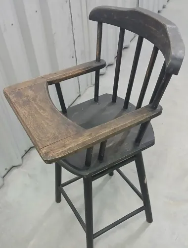 Cadeira macissa para bebê sentar em restaurante 