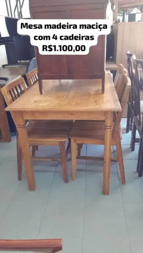 Conjunto Mesa com 4 cadeiras de madeira maciça R$1.100,00