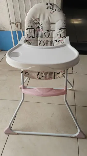 Cadeira de alimentação menina
