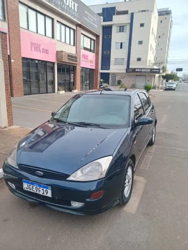 Ford Focus 1.8 16V 5P 2001
