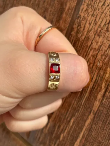 Anel de Formatura em Ouro 18K 2,9g com Pedra Vermelha