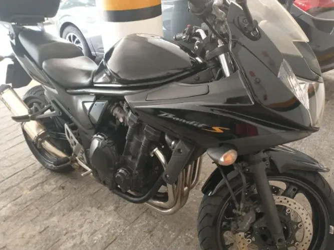 Vendo Bandit em otimo estado, baixa quilometragem