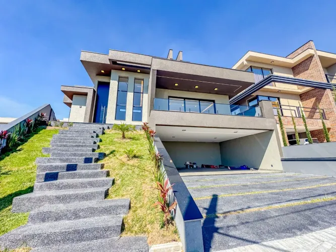 Casa à Venda no Condomínio Santa Mônica em Caçapava - SP