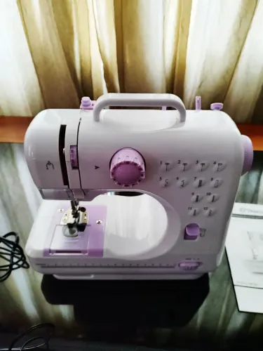 Mini Máquina de Costura