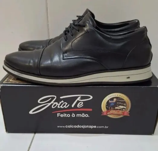 Sapato casual em couro 