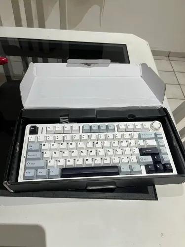 Teclado Mecânico Aula F75