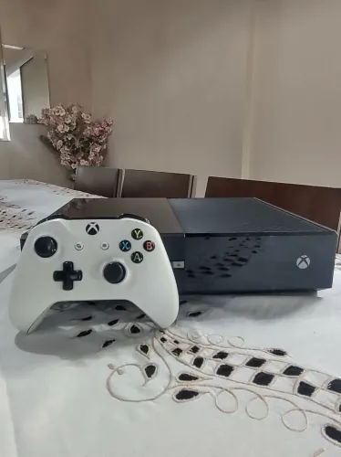 Xbox one Fat 500 GB com um controle.Jogos vendidos separadamente 