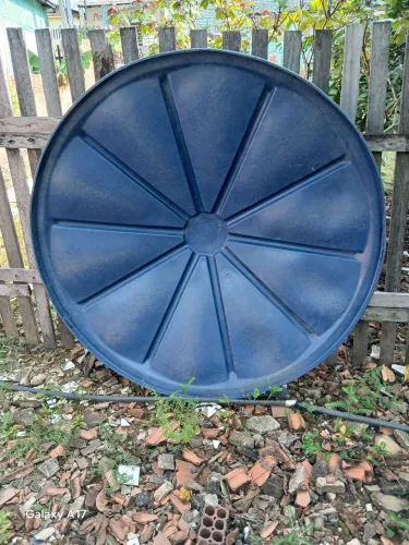 Vende se uma tampa de caixa da água de 1.000,00 litroslitros