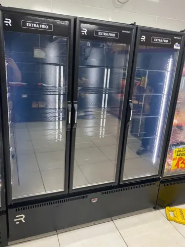 Balcão expositor auto serviço Extra frio 3 portas full black Venâncio