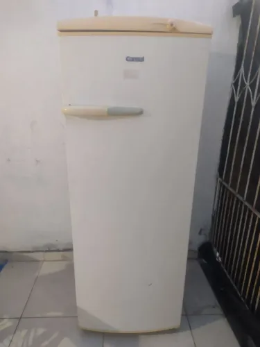 Vendo geladeira Consul 390 litros conservada e funcionando perfeitamente