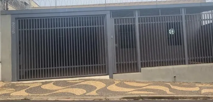 Casa 3 Quartos com 1 Suíte e 250m² - Jardim Cristo Rei REF: 435