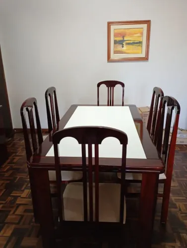 Mesa de jantar com 6 cadeiras, balcão e espelho - Conjunto completo