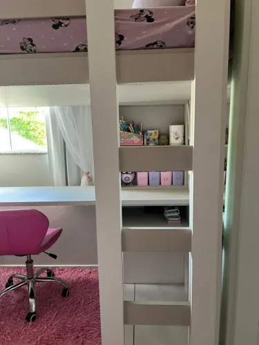 Cama com escrivaninha 