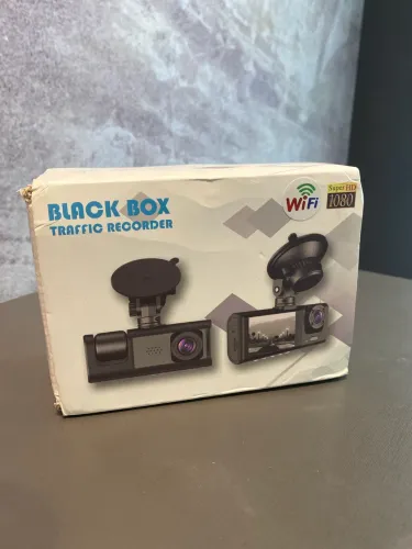 Câmera Veicular Black Box com resolução Full HD 1080p e conectividade Wi-Fi.