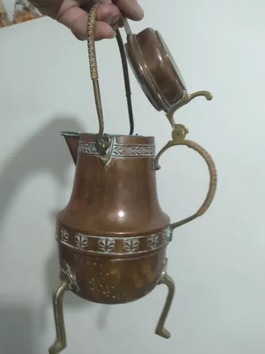 Jarro antigo de cobre com detalhes em bronze perfeito p decoração ou colecionadores