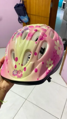 Capacete infantil e utensílios
