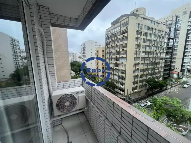 1 dormitório, 1 vaga, portaria 24h, varanda, 200 metros da praia, Gonzaga, Santos