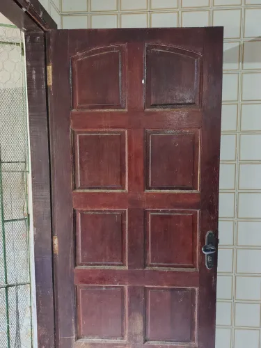 Porta de madeira colonial