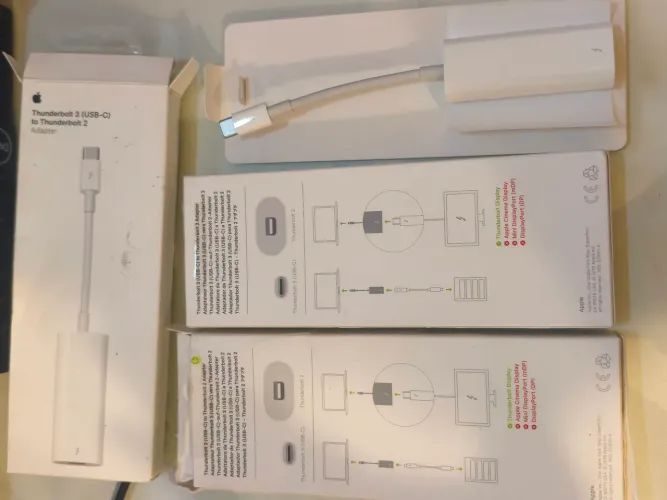 Adaptador Thunderbolt 3 para Thunderbolt 2 Apple A1790