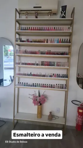 ESMALTEIRO/ ESTANTE