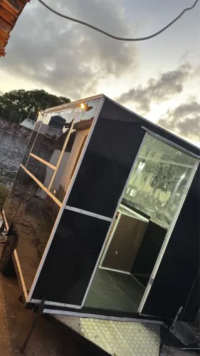 Trailer em ACM e inox 3m x 2m.