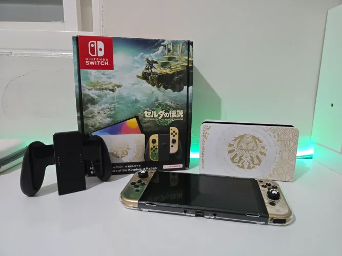 Nintendo Switch Oled Edição Zelda + Jogo TLOZ Breath of the Wild BLOQUEADO e Seminovo