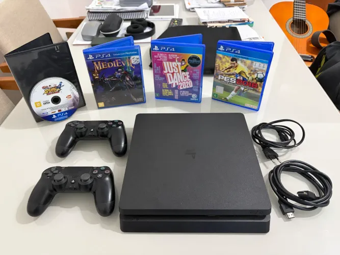 Ps4 Slim 1tb com 2 controles e 4 jogos