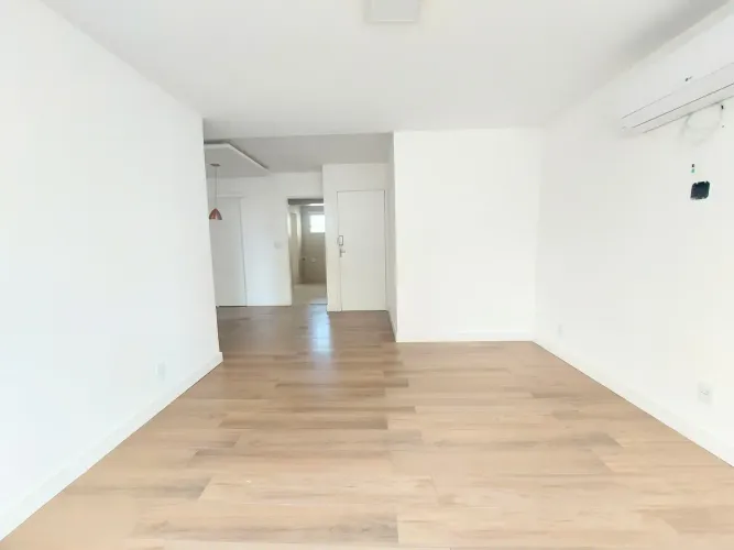 Rua Pereira Nunes, apto totalmente reformado, literalmente entrar e morar