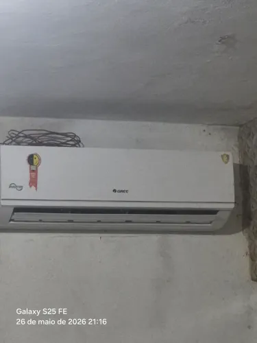 Ar condicionado gree 18000btus com defeito no condensador. 