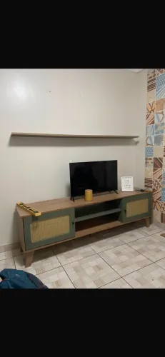 Rack para sala na cor menta