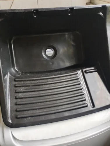 Tanque pequeno de plástico 