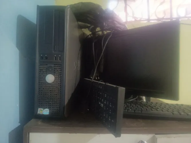 Vendo computador de mesa DELL completo 