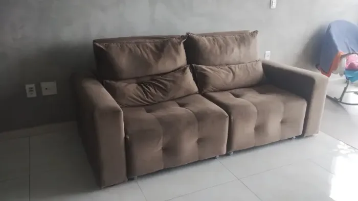 sofá retrátil 2 lugares, 2,30m, marrom.