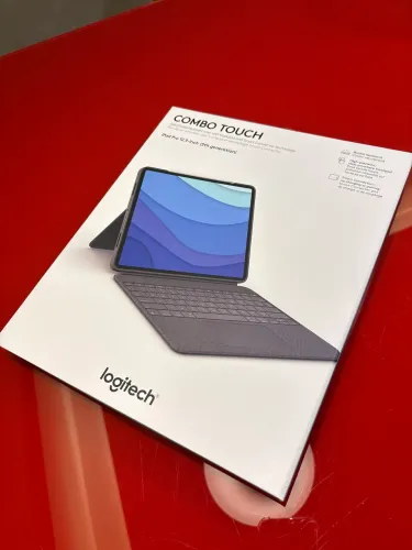 Capa e teclado Logitech Combo Touch para iPad 12.9 pol. 5a Geração 