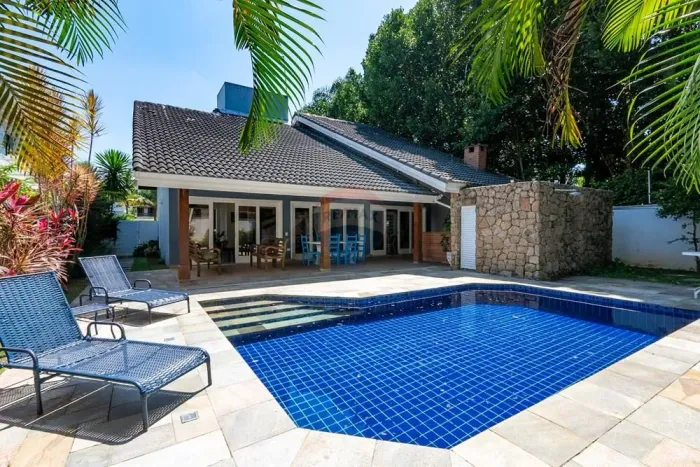 Casa a venda em Condominio Fechado - Praia do Pernambuco - Guaruja