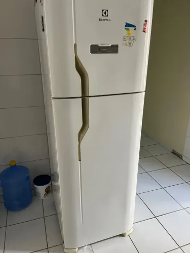 Geladeira electrolux 371Litros