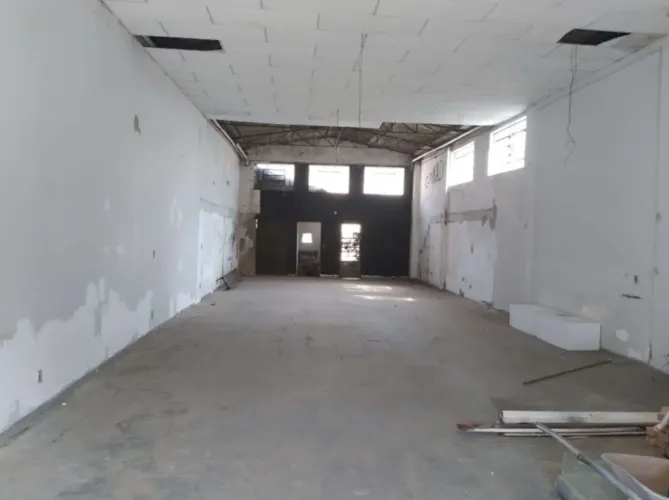 Salão Comercial para Locação na Vila Hortência - Sorocaba-SP: 153m², 1 Banheiro, 2 Vagas d