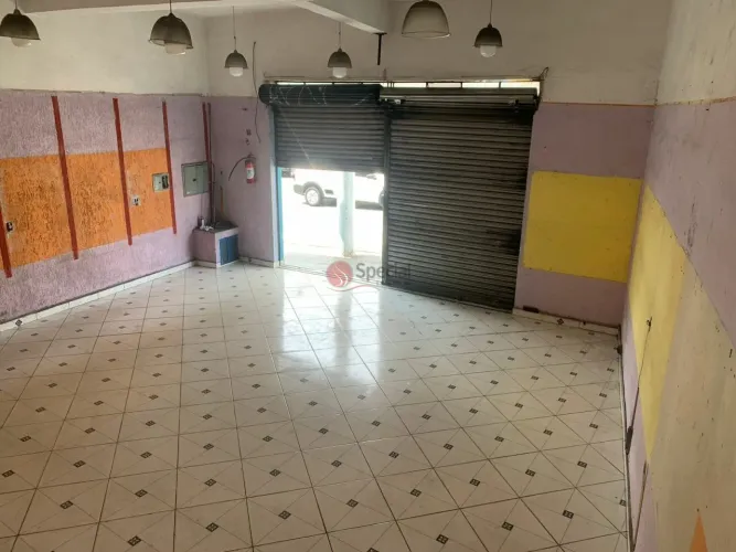 Salão comercial com residência para locação na Vila Formosa.