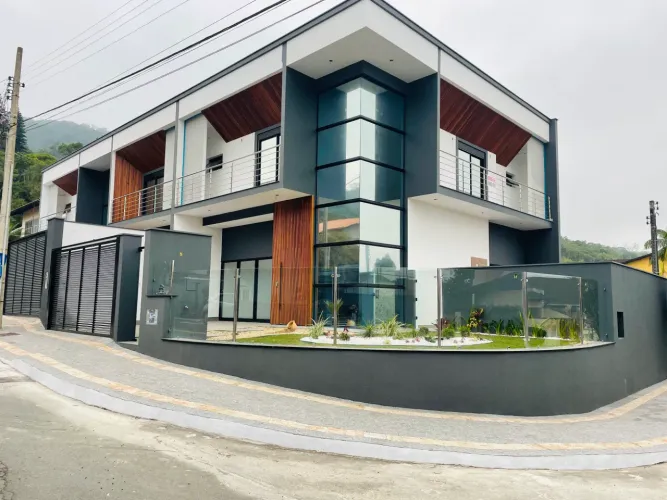 Geminado Fino Acabamento Piscina Saguaçú Próximo A.A.B.B.