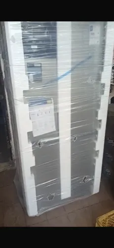 Vendo geladeira três portas freezer invertido nova lacrada  aceito cartão 
